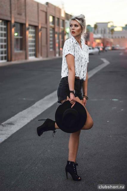 53123_how-to-style-plain-shorts.jpg